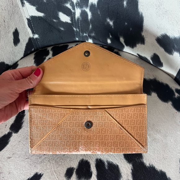 Vintage Fendi Signature Tan Wallet - Picture 11 of 15